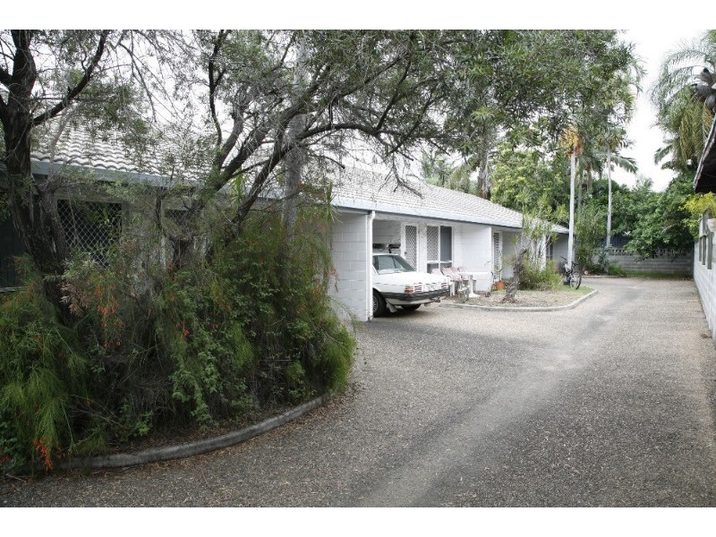 32 Ackers Street, Hermit Park QLD 4812