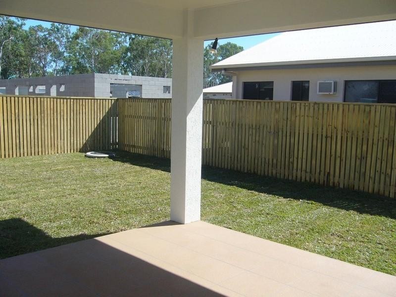 Bushland Beach QLD 4818