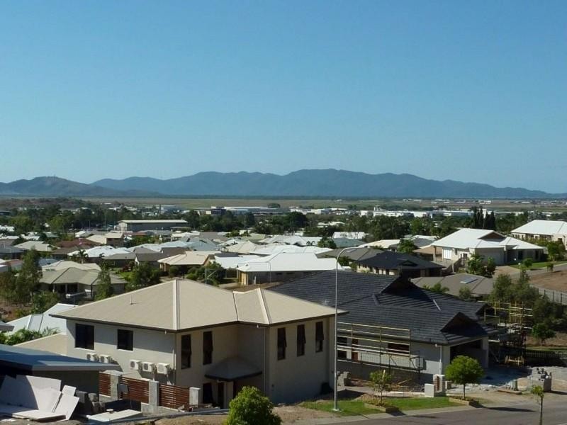 15 Mont Blanc Place, Mount Louisa QLD 4814