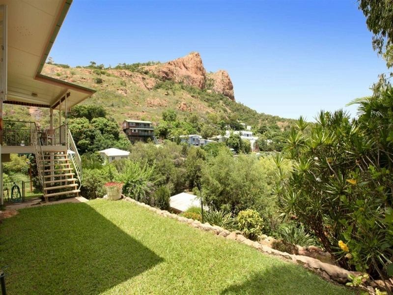 11 Stanton Terrace, North Ward QLD 4810