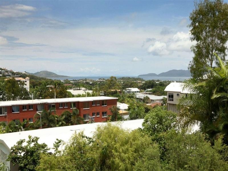 11 Stanton Terrace, North Ward QLD 4810