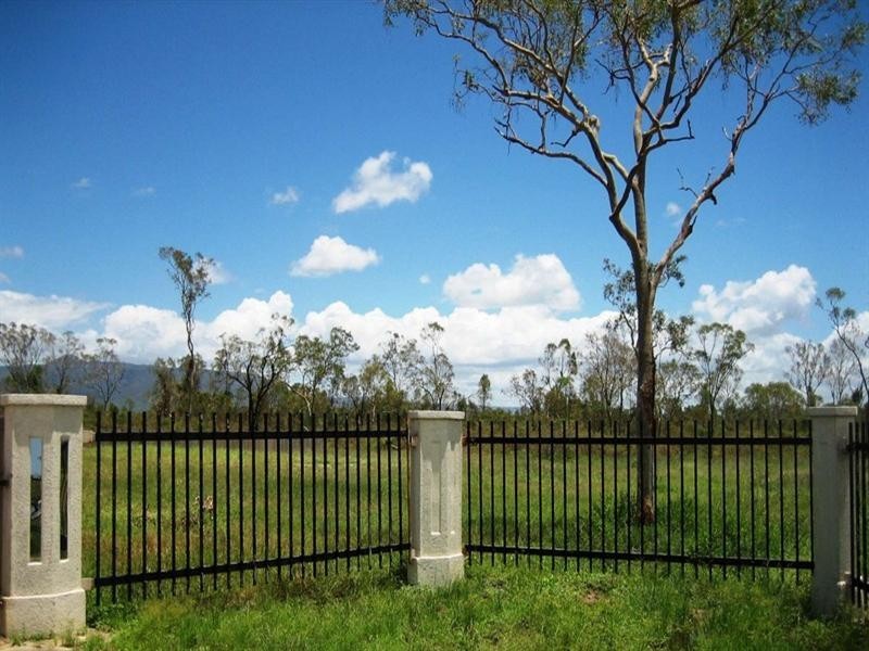 13 South Beck Drive, Rasmussen QLD 4815