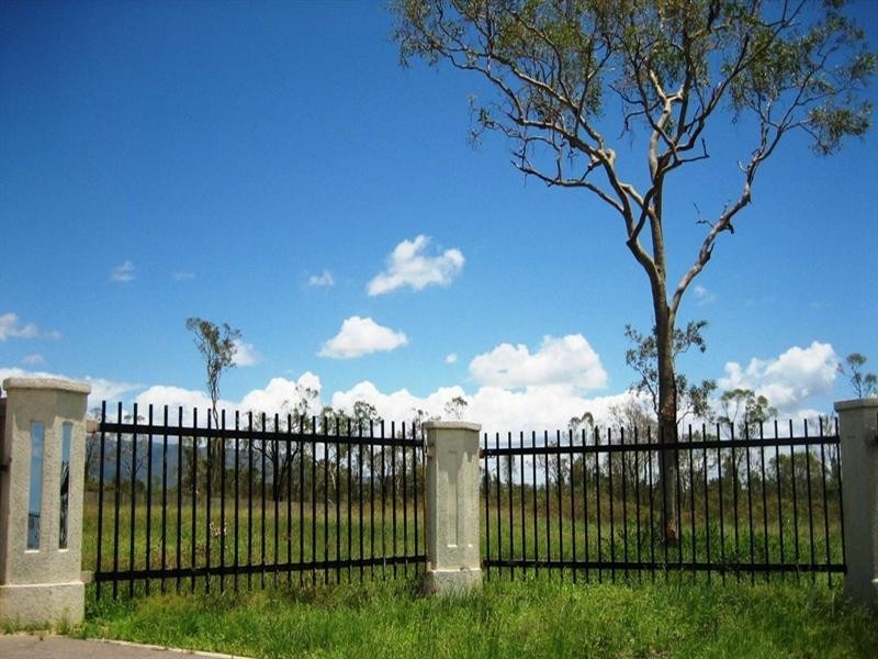 13 South Beck Drive, Rasmussen QLD 4815