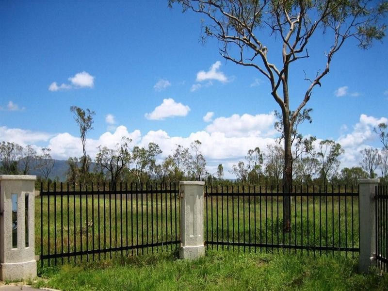 13 South Beck Drive, Rasmussen QLD 4815