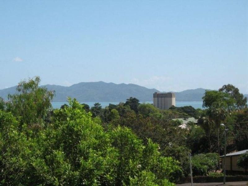 11/17 Stanton Terrace, North Ward QLD 4810