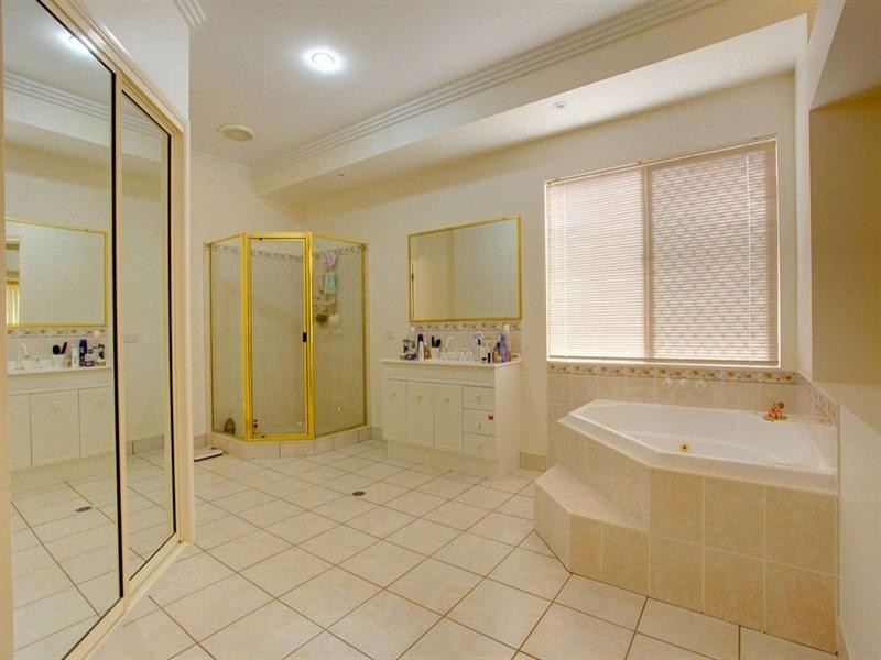 8 Crown Court, Kirwan QLD 4817