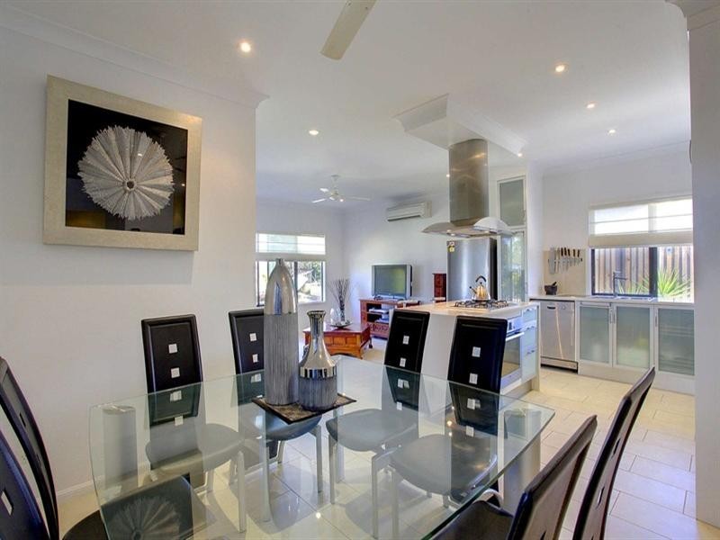 42 Donostia Crescent, Bushland Beach QLD 4818