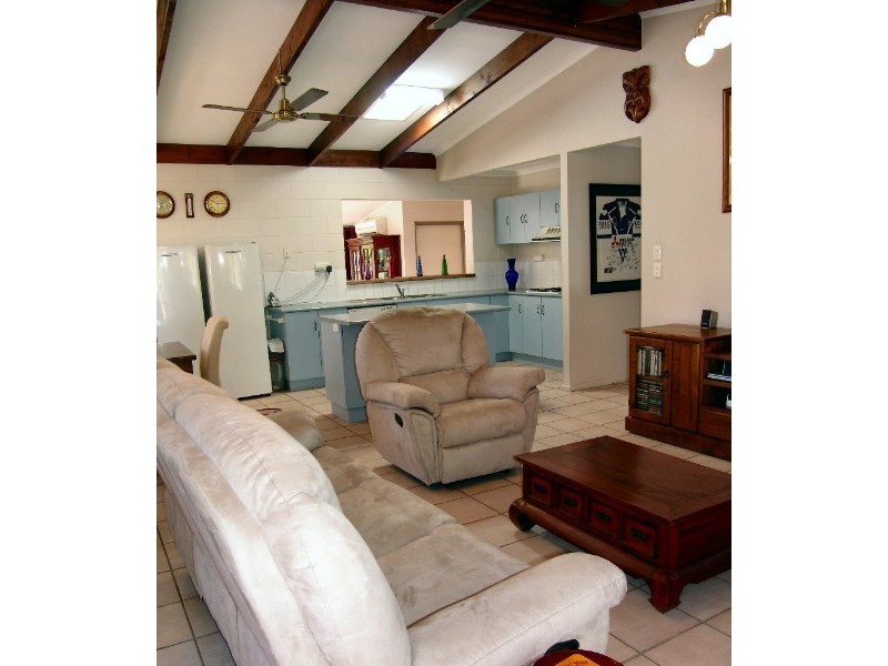 17 Bunya Street, Bushland Beach QLD 4818