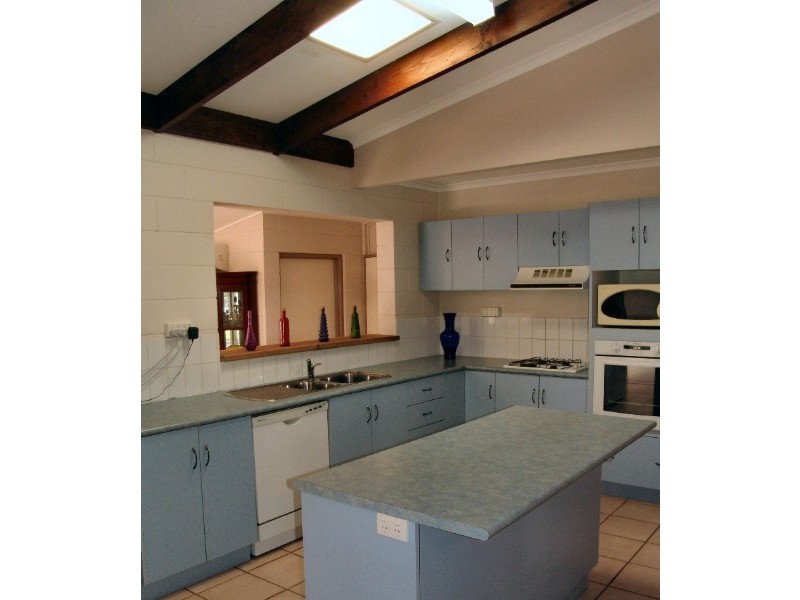 17 Bunya Street, Bushland Beach QLD 4818