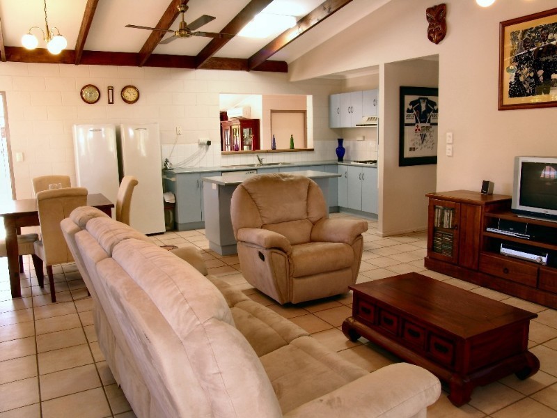 17 Bunya Street, Bushland Beach QLD 4818