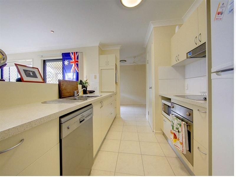 8 Anchorage Circuit, Bushland Beach QLD 4818