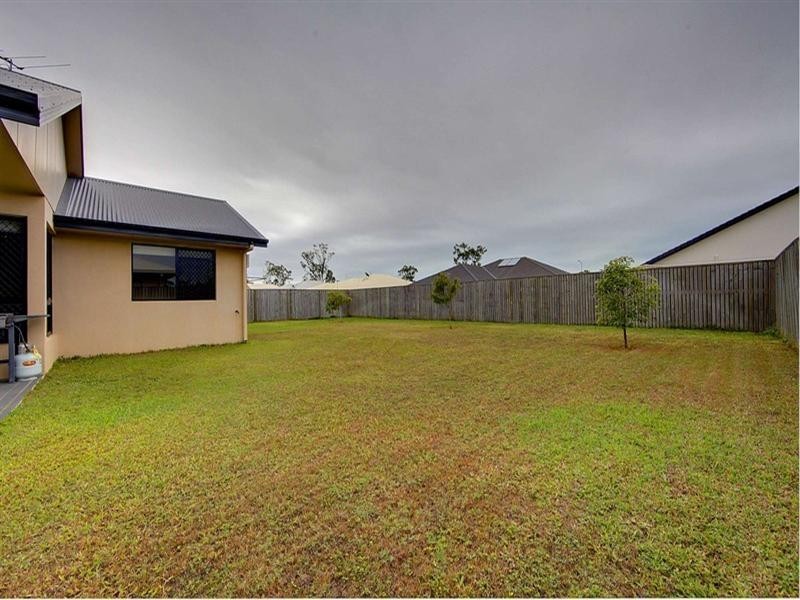 8 Anchorage Circuit, Bushland Beach QLD 4818