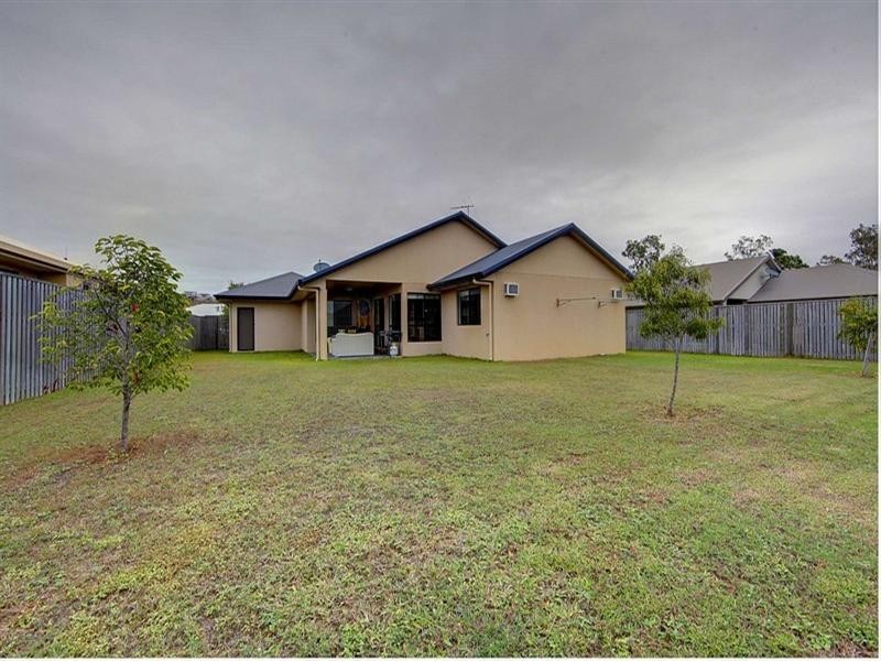 8 Anchorage Circuit, Bushland Beach QLD 4818