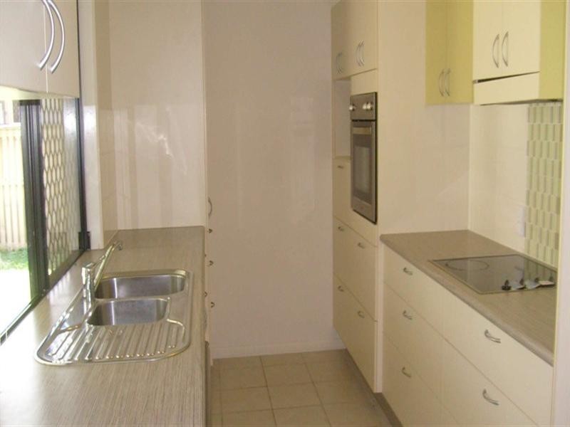 Bushland Beach QLD 4818