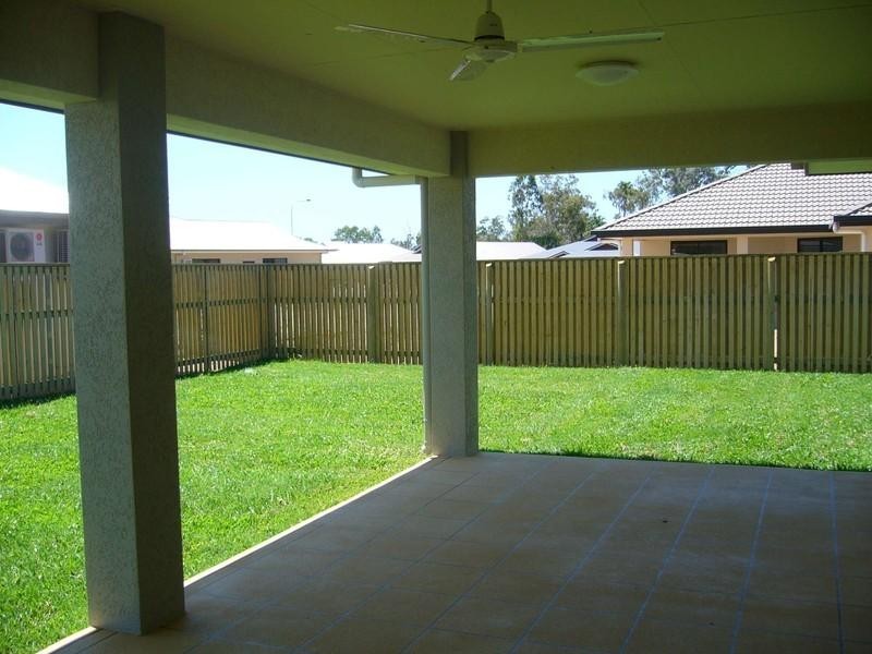 Bushland Beach QLD 4818