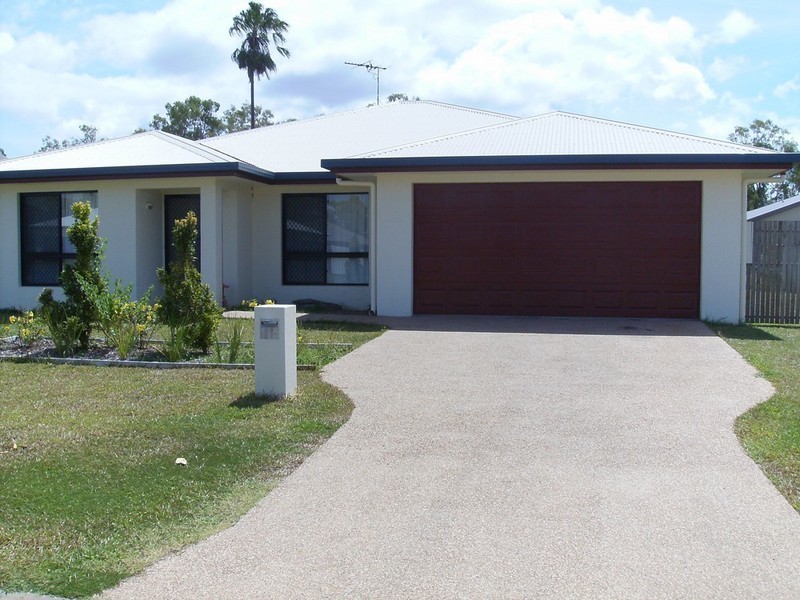 Bushland Beach QLD 4818