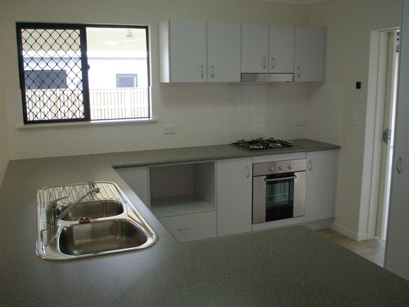 Bushland Beach QLD 4818