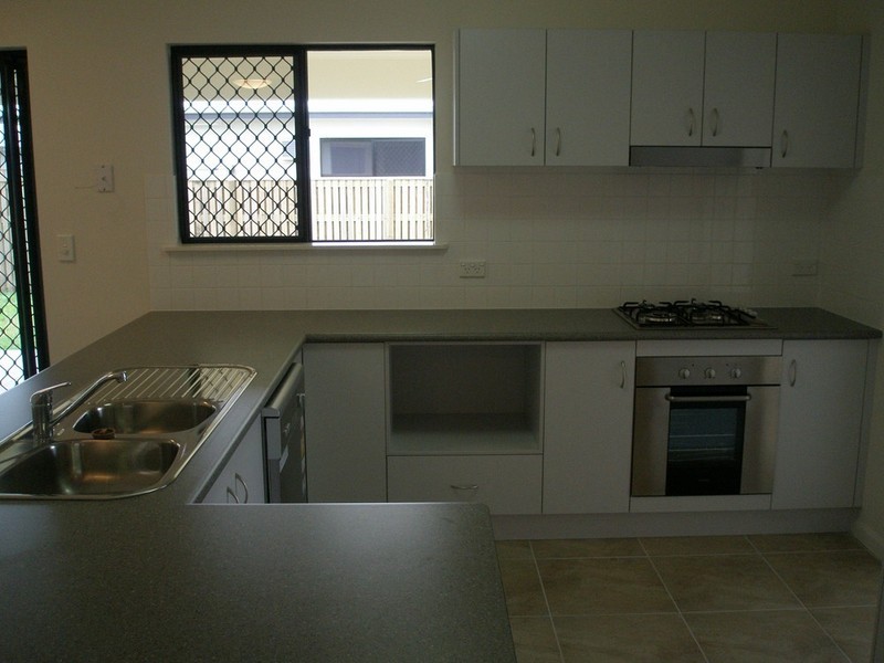 Bushland Beach QLD 4818