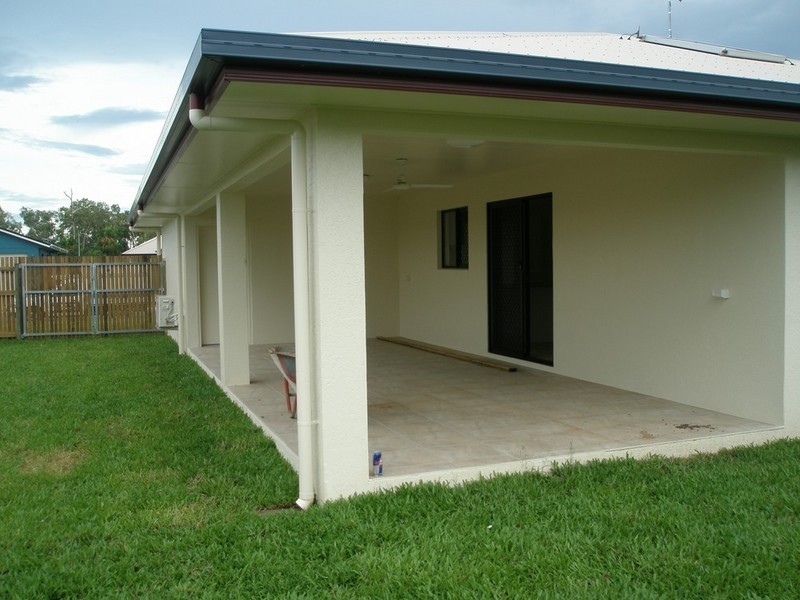 Bushland Beach QLD 4818