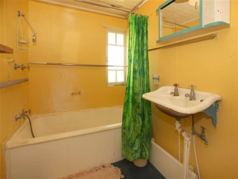 15 Hubert Street, South Townsville QLD 4810