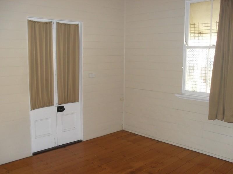 4 Morehead Street, South Townsville QLD 4810