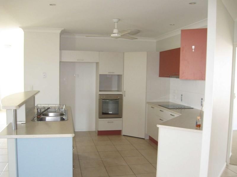 Bushland Beach QLD 4818