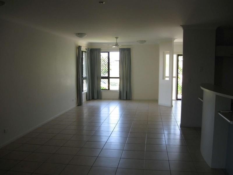 Bushland Beach QLD 4818