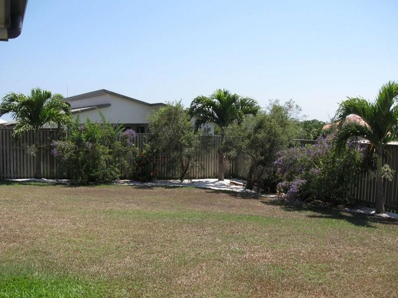 Bushland Beach QLD 4818