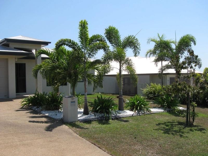 Bushland Beach QLD 4818