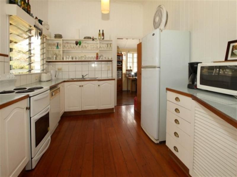 30 Percy Street, West End QLD 4810