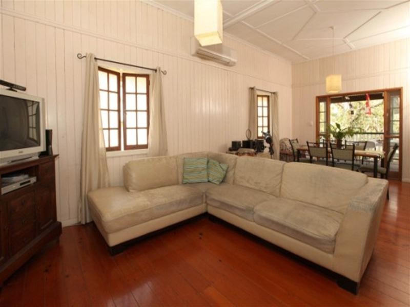 30 Percy Street, West End QLD 4810