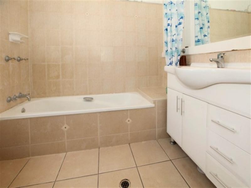 30 Percy Street, West End QLD 4810