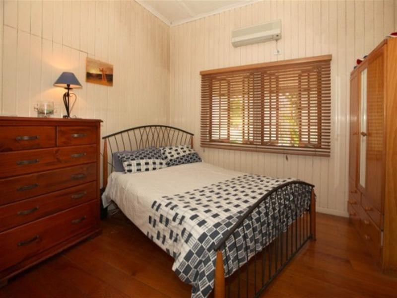 30 Percy Street, West End QLD 4810