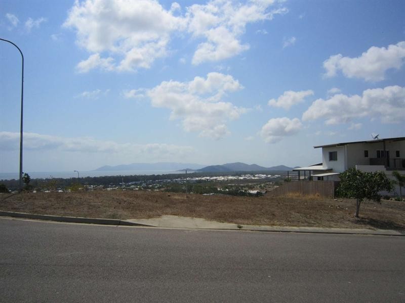 84 Goicoechea Drive, Bushland Beach QLD 4818