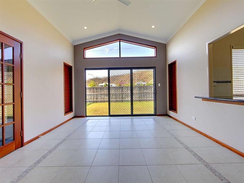 26 Ellsworth Drive, Mount Louisa QLD 4814