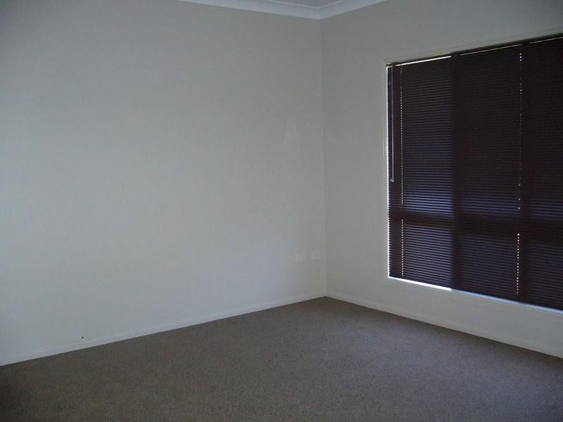 Bushland Beach QLD 4818