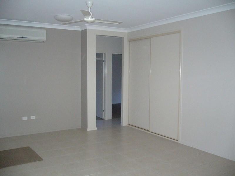 Bushland Beach QLD 4818