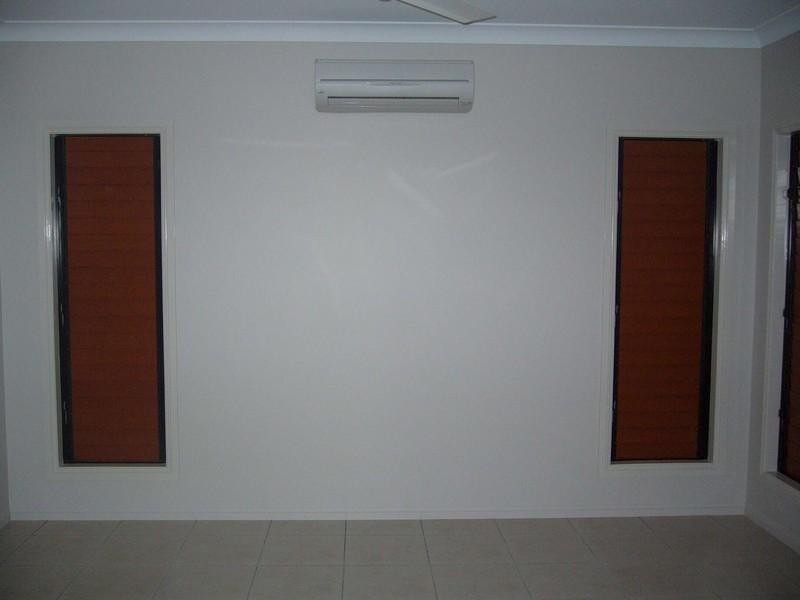 Bushland Beach QLD 4818