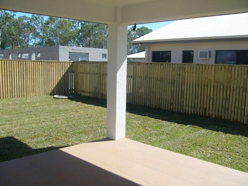 Bushland Beach QLD 4818