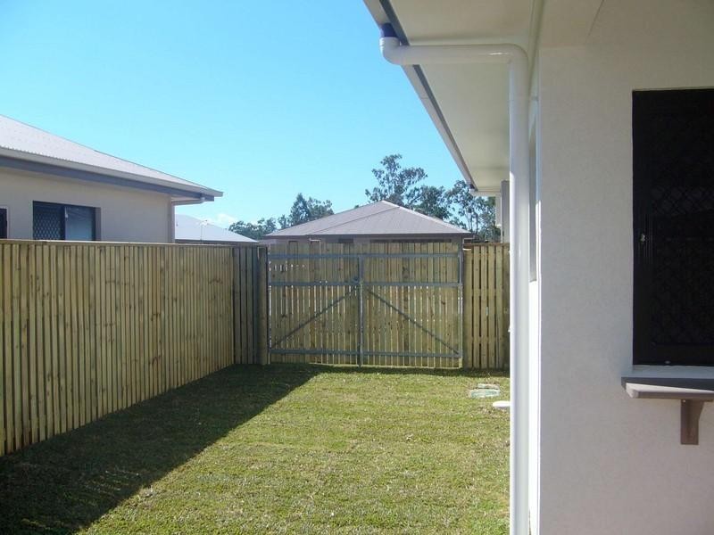 Bushland Beach QLD 4818