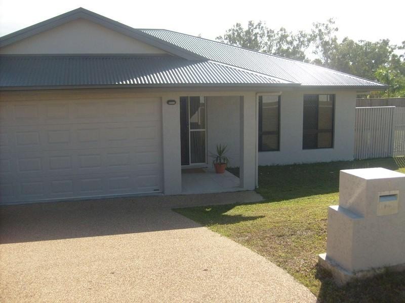 Bushland Beach QLD 4818