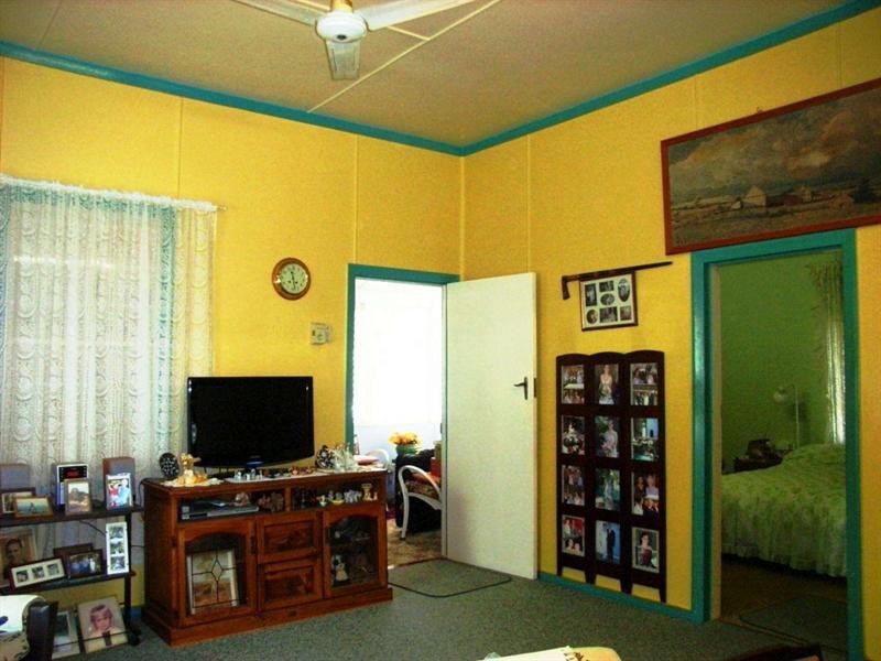 12 Townsville Street, West End QLD 4810