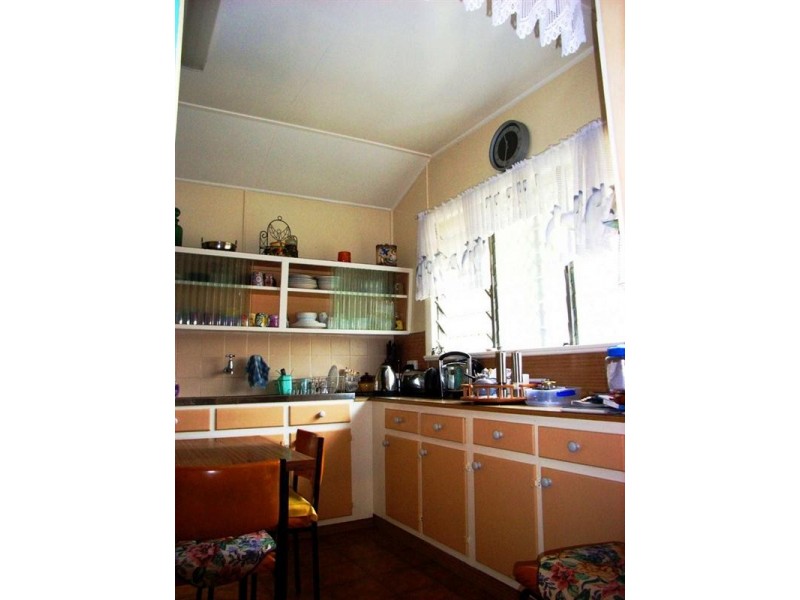 12 Townsville Street, West End QLD 4810