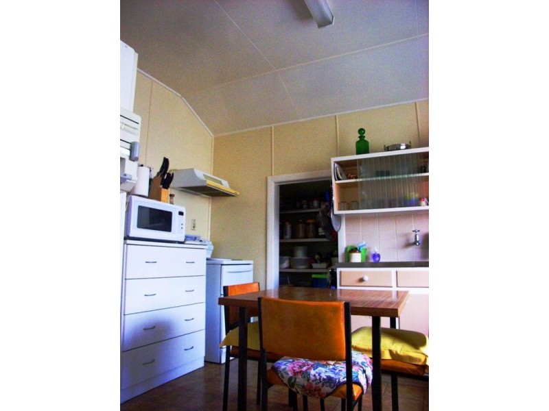 12 Townsville Street, West End QLD 4810