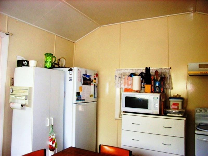 12 Townsville Street, West End QLD 4810