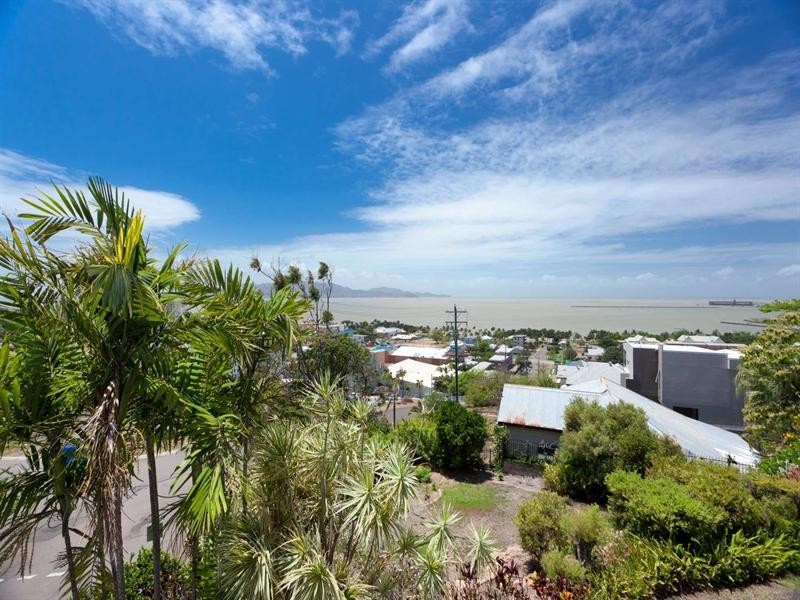 3/7 Hale Street (access via Leichhardt Street), North Ward QLD 4810