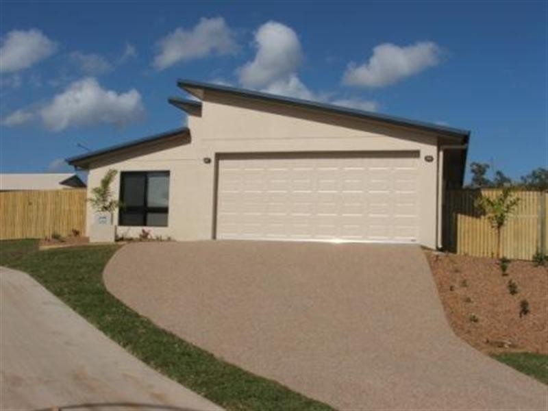 Bushland Beach QLD 4818