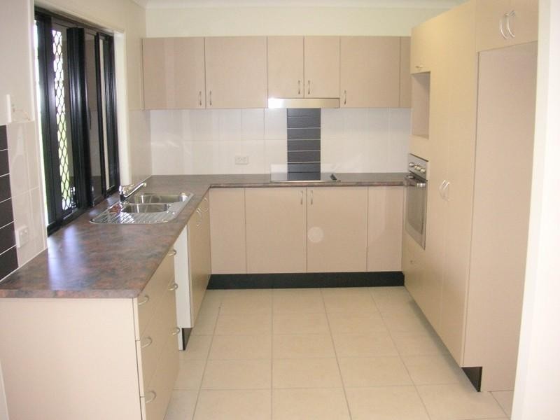 Bushland Beach QLD 4818