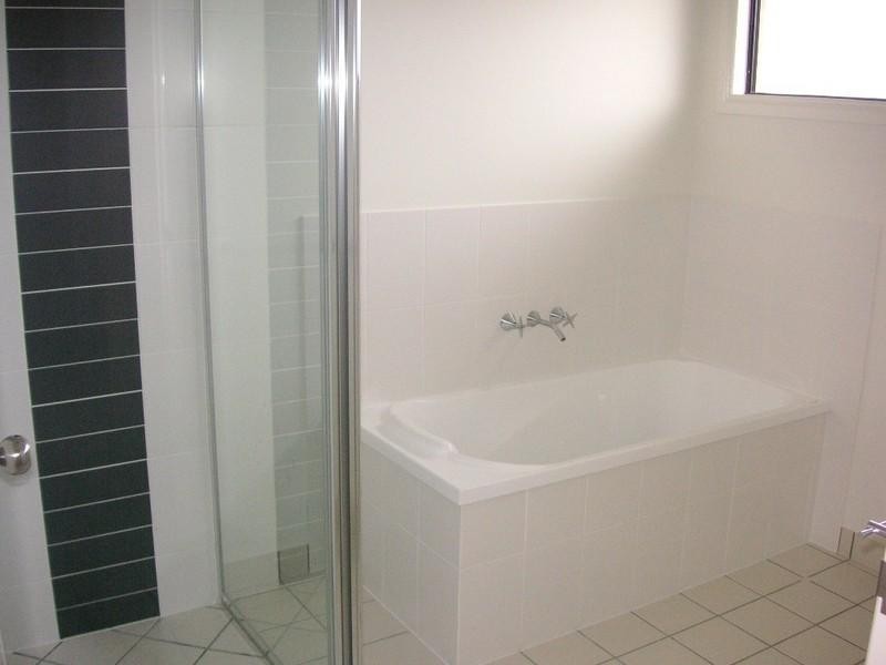 Bushland Beach QLD 4818