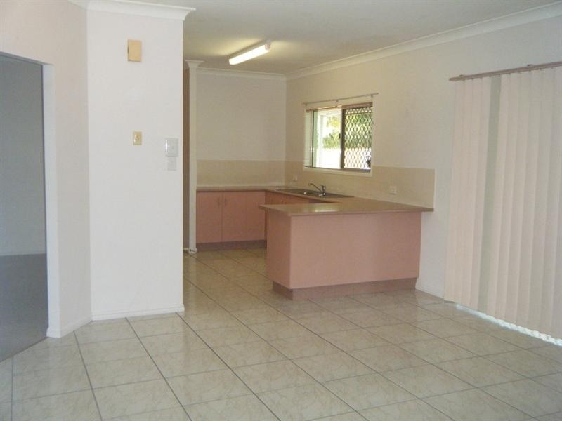17 Feeney Avenue, Rasmussen QLD 4815
